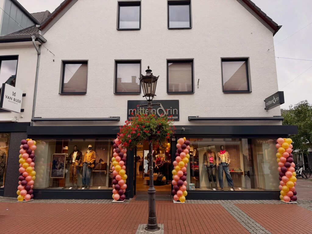 Instagram post from modevanbuer_mittendrin. This post is in position 0.